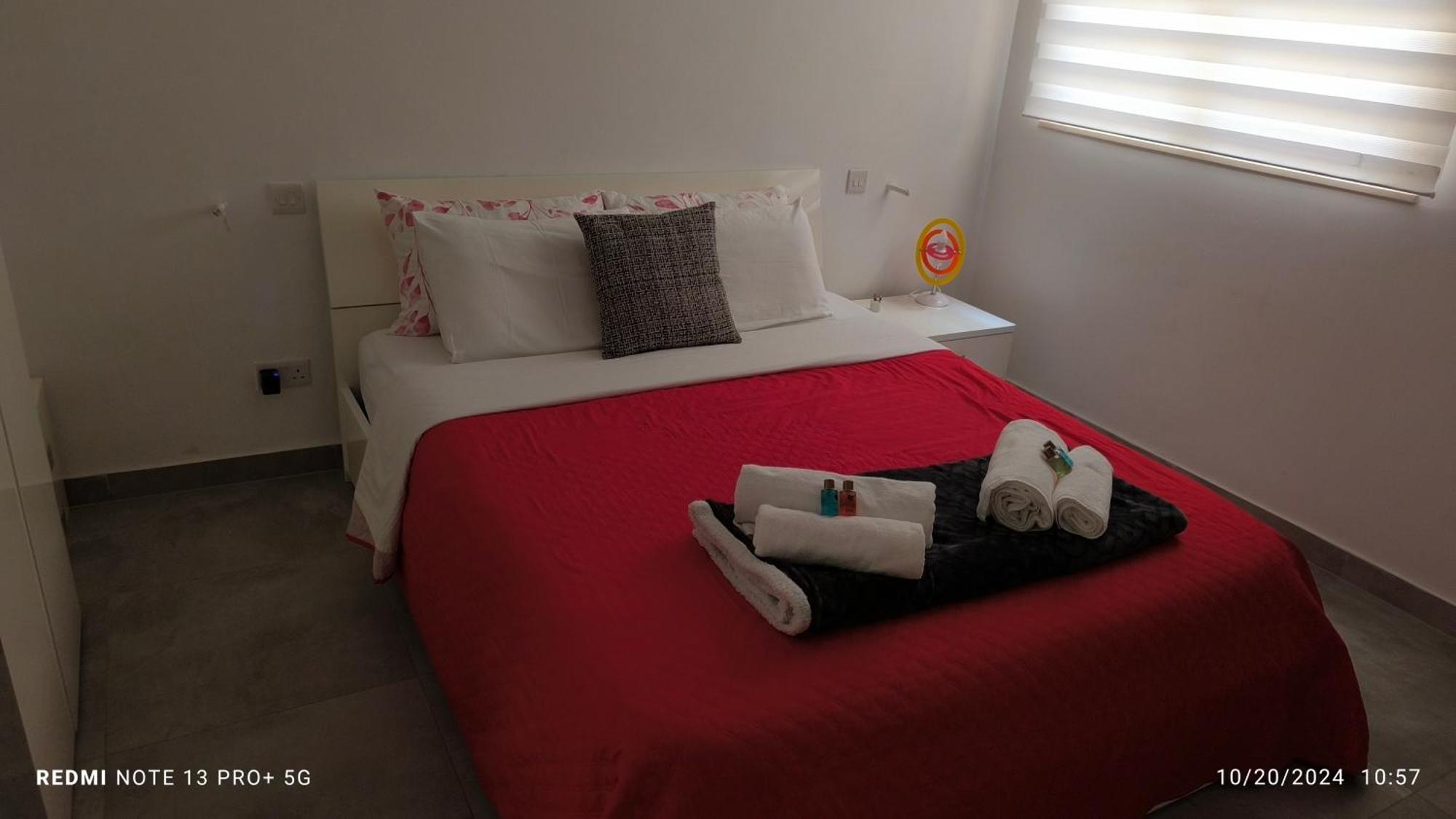 One Bedroom Tea Apartment Il-Gzira Exterior photo