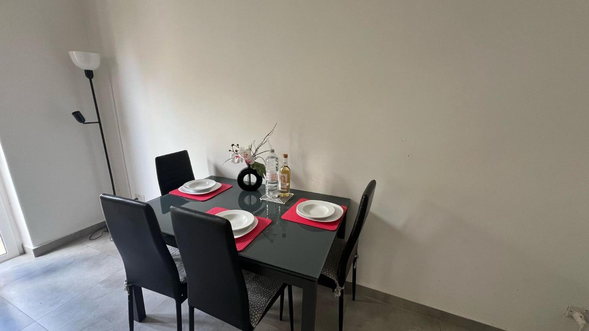 One Bedroom Tea Apartment Il-Gzira Exterior photo